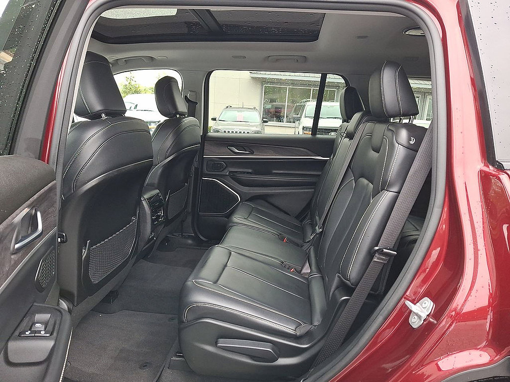 Used 2022 Jeep Grand Cherokee L Limited AWD/4WD image 20