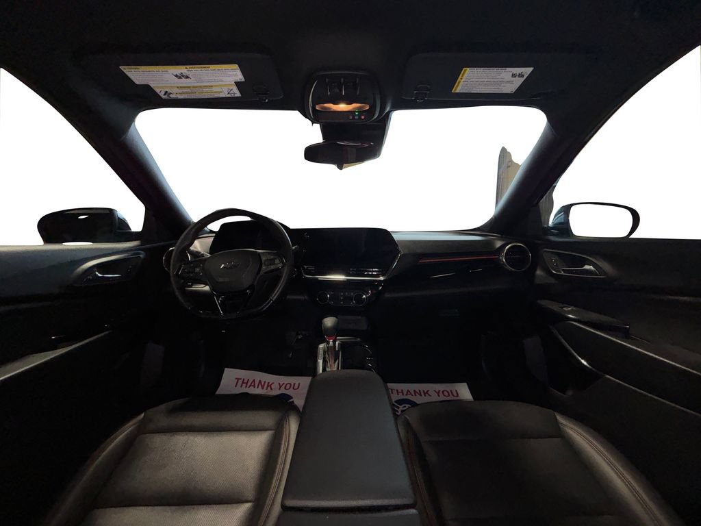 Used 2025 Chevrolet Trax RS w/ Sunroof Package FWD image 22