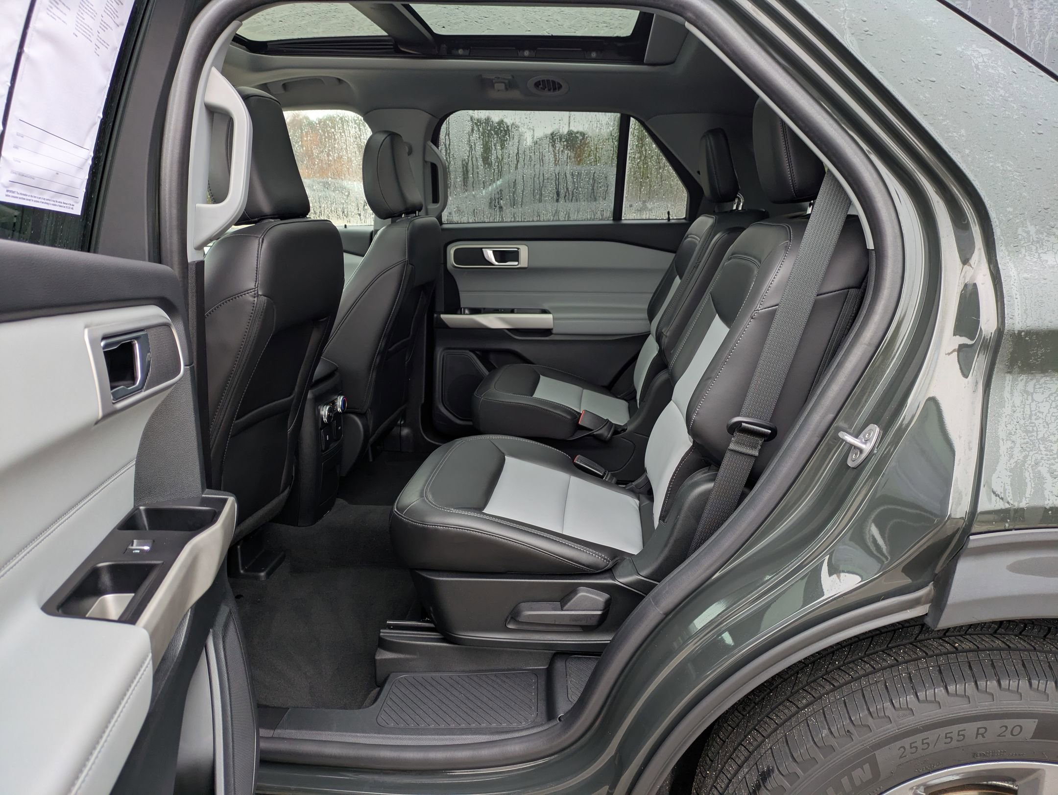 Certified 2022 Ford Explorer XLT w/ Equipment Group 202A image 29