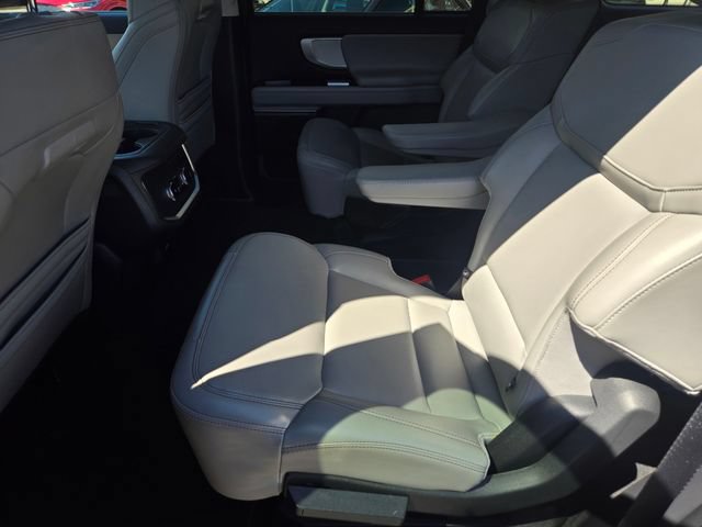 Certified 2025 Ford Expedition Active AWD/4WD image 12