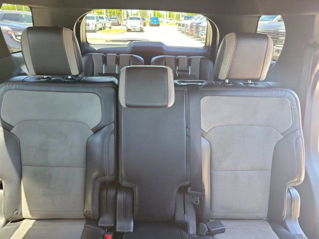 Certified 2017 Ford Explorer XLT w/ Equipment Group 202A FWD image 18