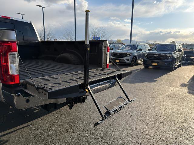 Certified 2017 Ford F350 Lariat w/ Camper Package image 18