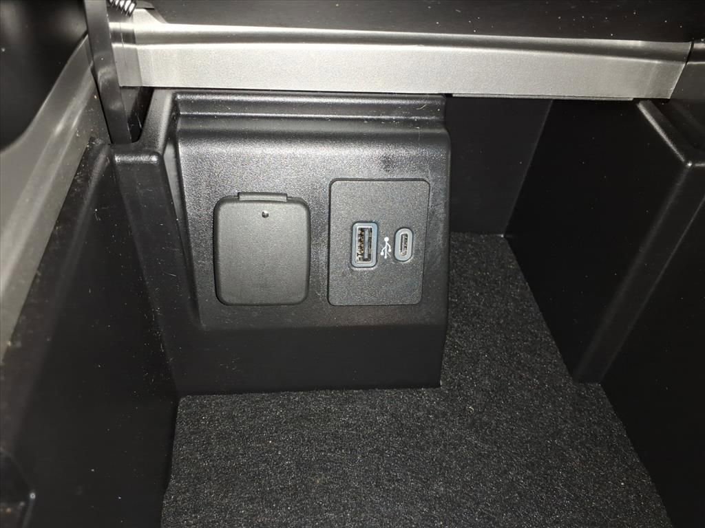 Certified 2022 Ford Explorer XLT w/ Equipment Group 202A image 13