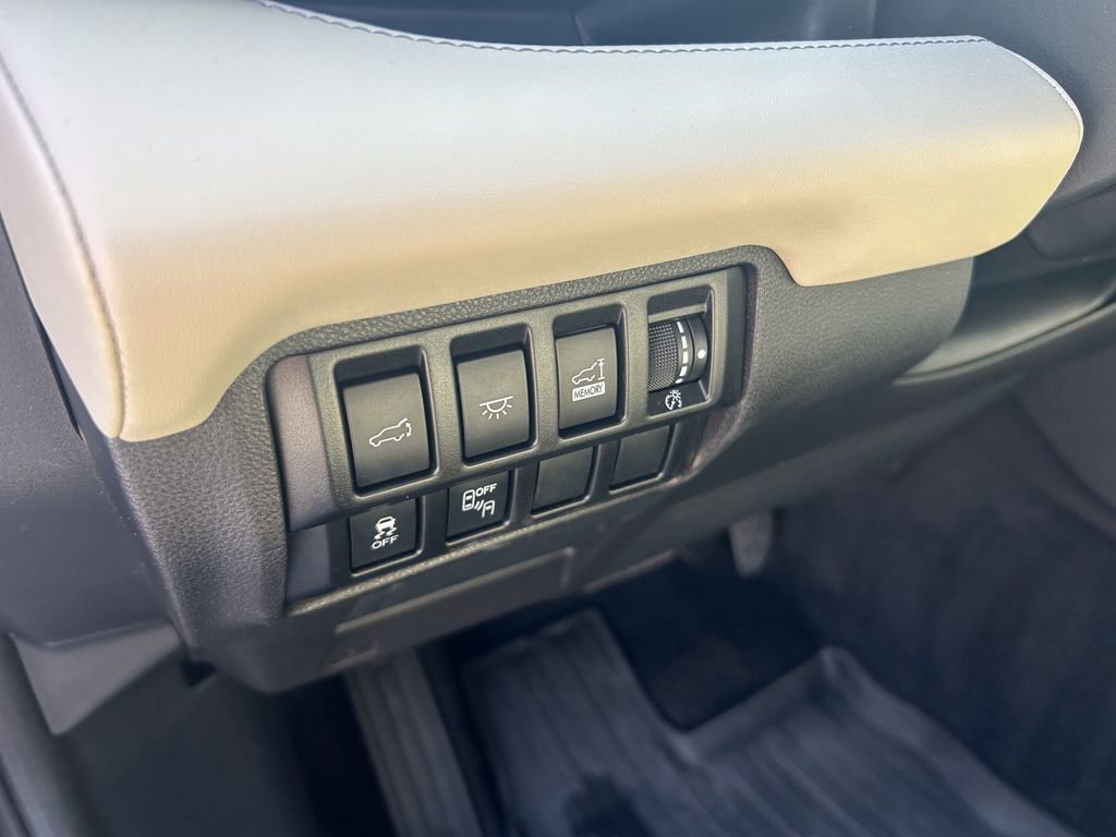 Used 2022 Subaru Ascent Limited w/ Technology Package image 11