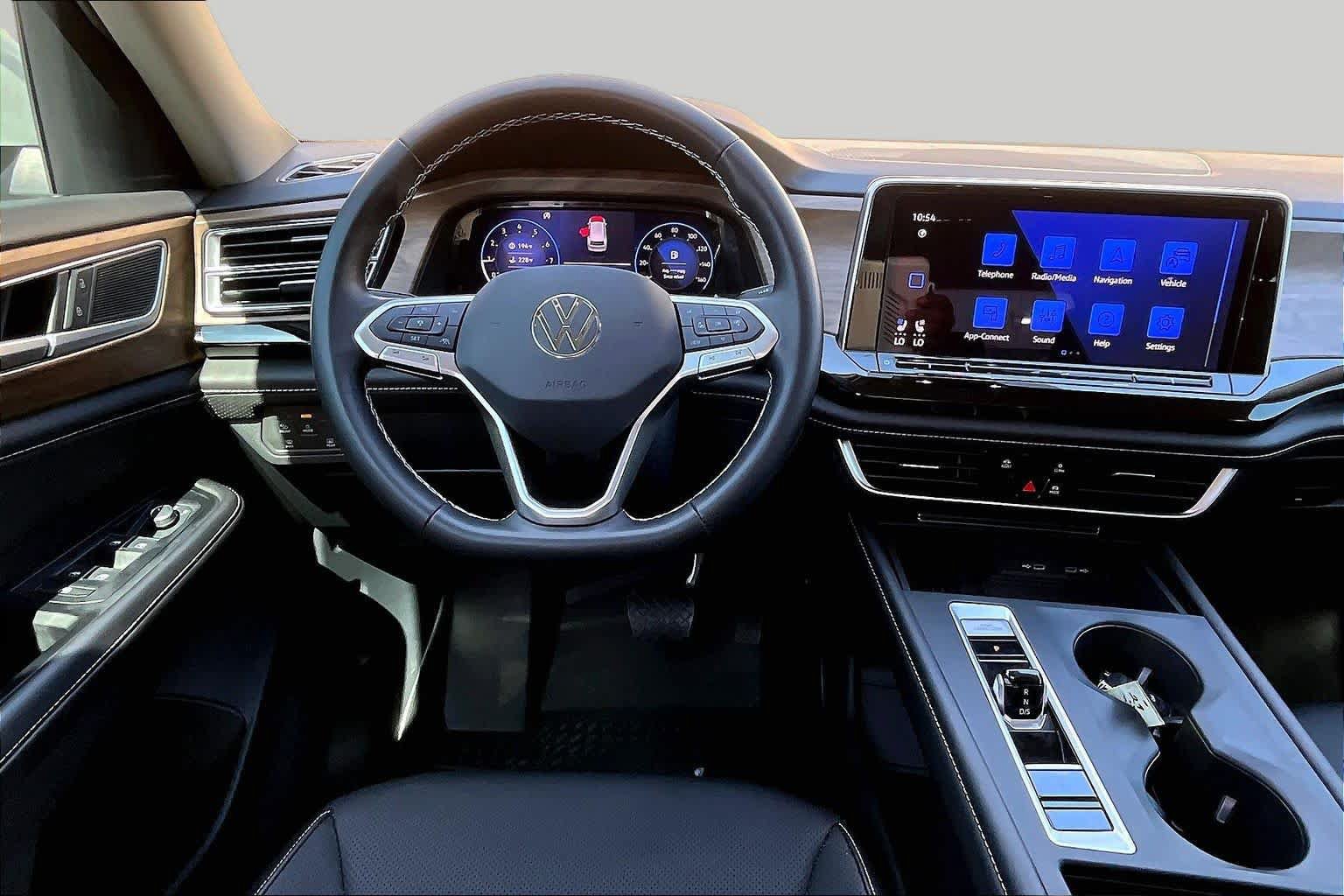 Used 2025 Volkswagen Atlas SE FWD image 8