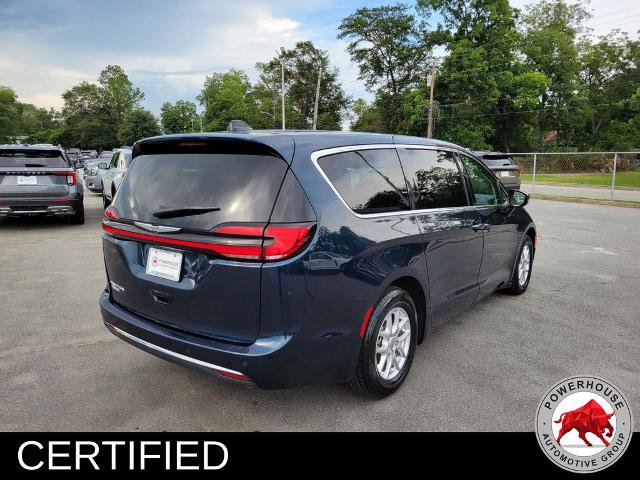 Used 2023 Chrysler Pacifica Touring-L FWD image 6