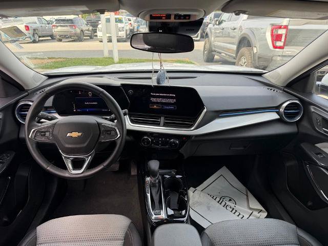 Used 2025 Chevrolet Trax LT w/ LT Convenience Package FWD image 14