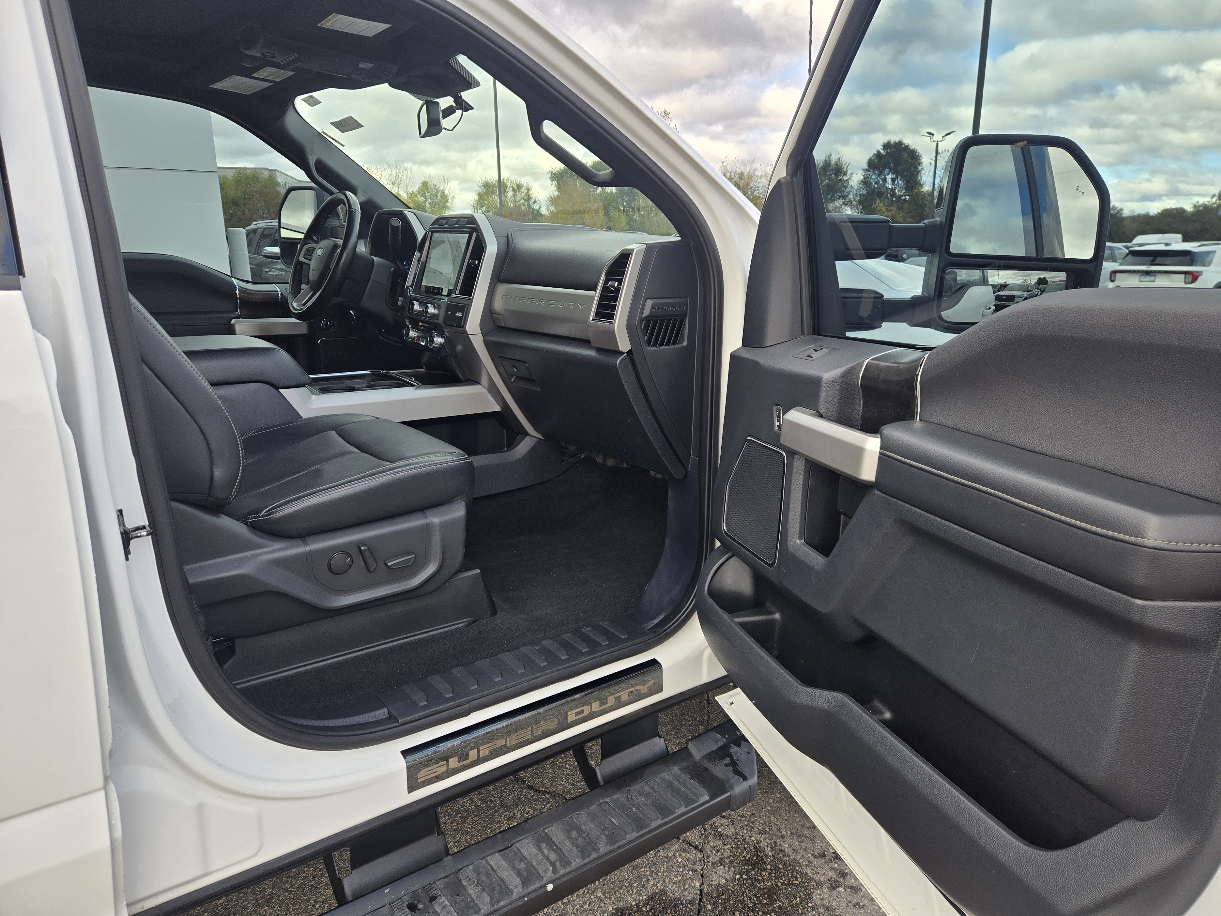 Certified 2022 Ford F350 Lariat w/ Lariat Ultimate Package AWD/4WD image 16