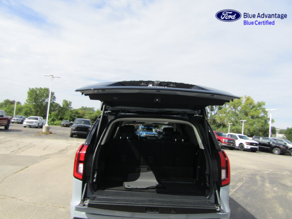 Certified 2025 Ford Expedition Platinum w/ Driver's Package AWD/4WD image 9