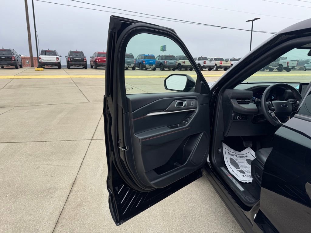 Certified 2025 Ford Explorer ST-Line image 7