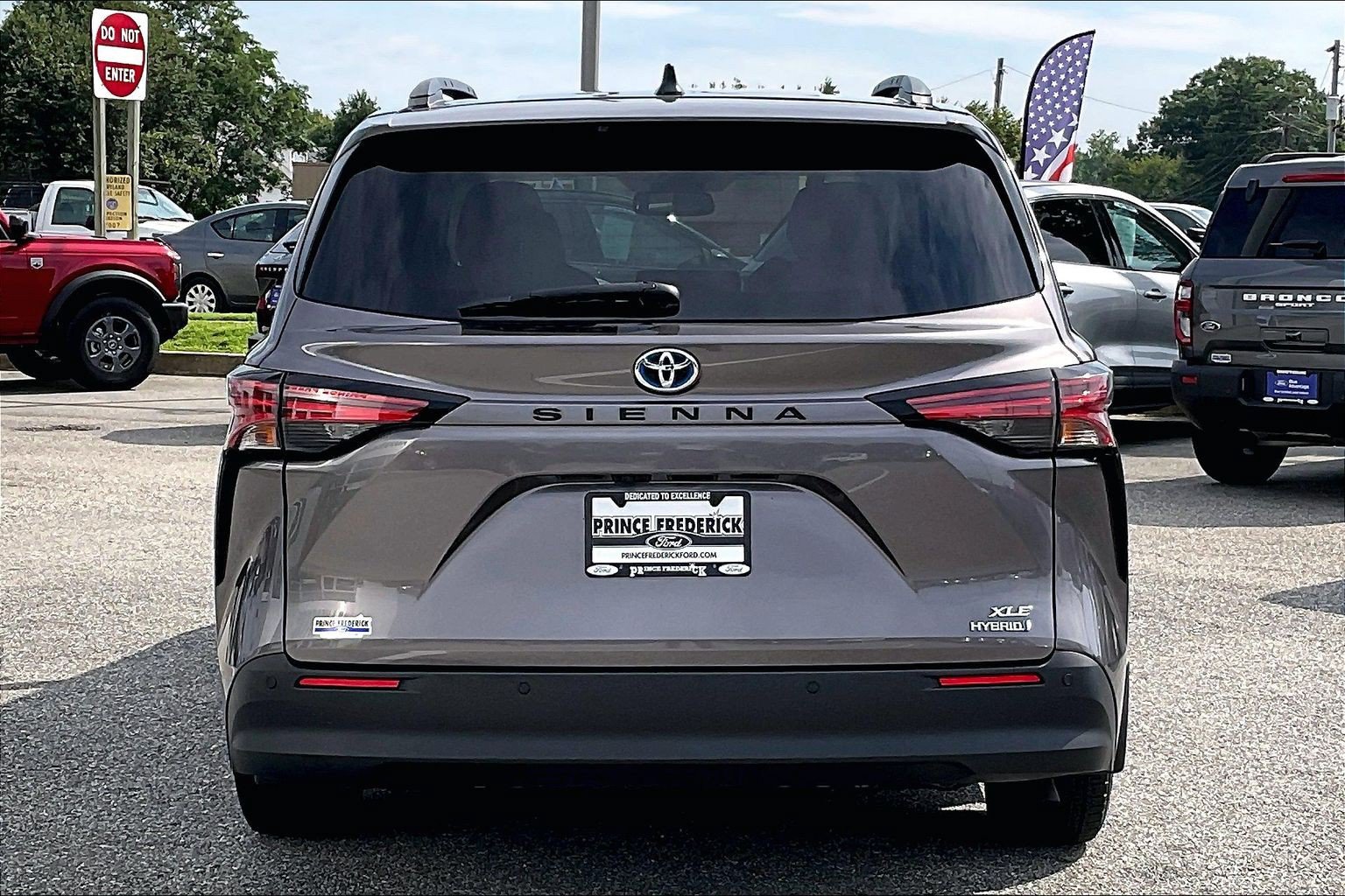 Used 2021 Toyota Sienna XLE FWD image 4