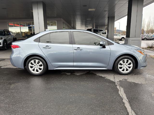Used 2021 Toyota Corolla LE image 3