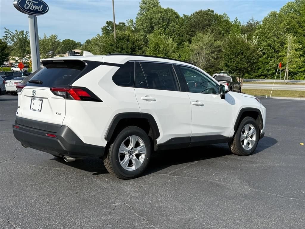 Used 2021 Toyota RAV4 XLE FWD image 4
