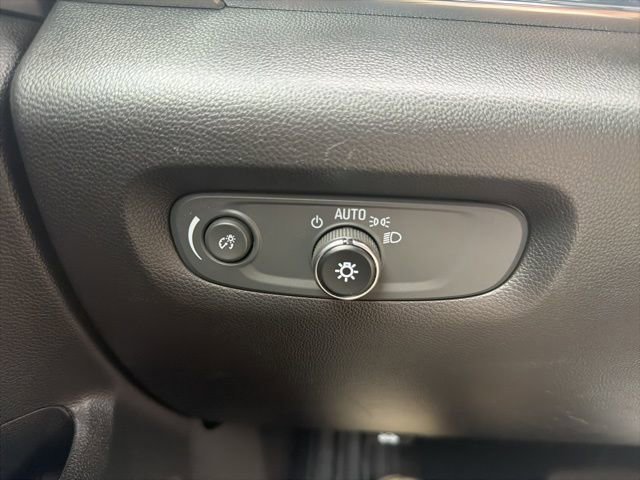 Used 2023 Chevrolet Traverse LT image 30