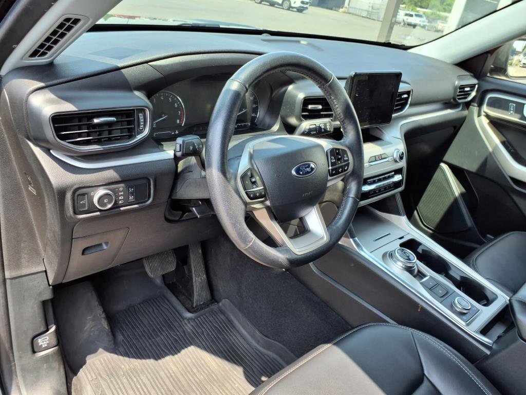 Certified 2022 Ford Explorer XLT w/ Equipment Group 202A image 17