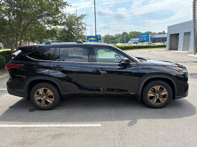 Used 2022 Toyota Highlander Bronze Edition AWD/4WD image 4