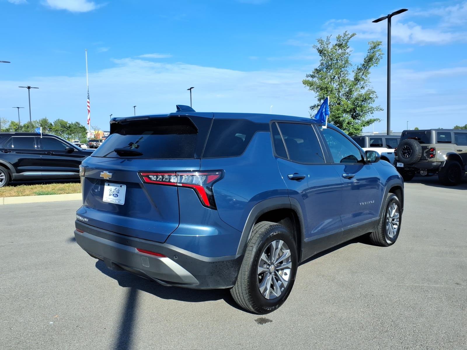 Used 2026 Chevrolet Equinox LT AWD/4WD image 3
