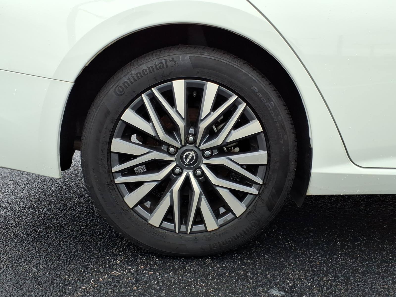 Used 2025 Nissan Altima 2.5 SV FWD image 10