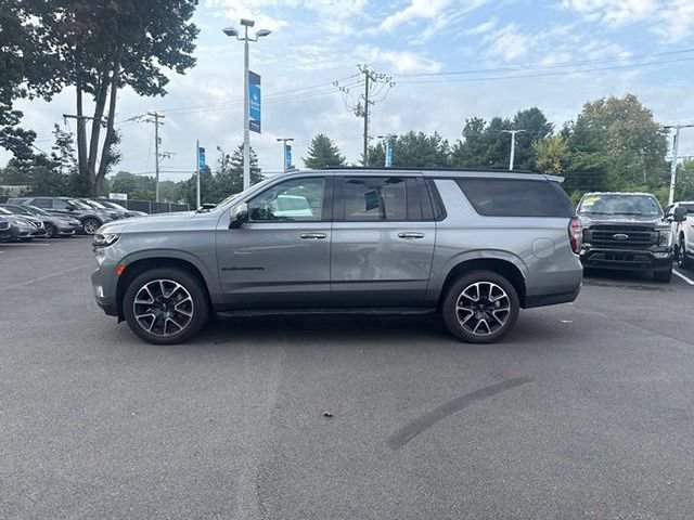 Used 2022 Chevrolet Suburban RST w/ Luxury Package AWD/4WD image 4