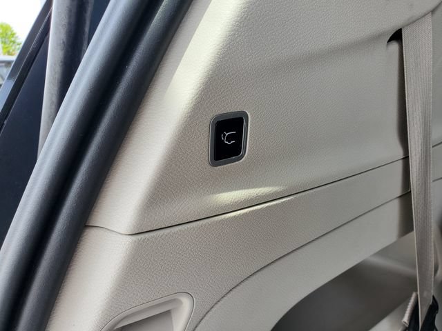 Used 2023 Chrysler Pacifica Touring-L FWD image 31