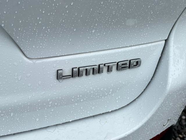 Used 2024 Jeep Grand Cherokee L Limited AWD/4WD image 3