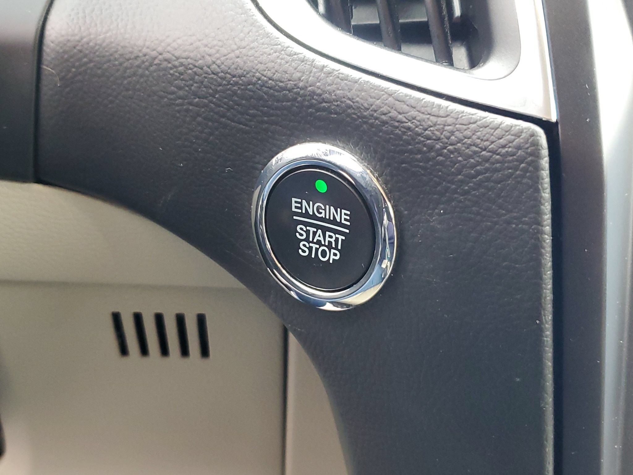 Certified 2021 Ford Edge Titanium AWD/4WD image 26