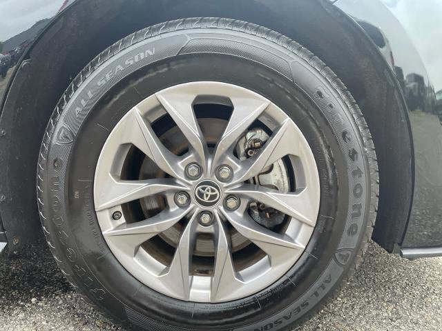 Used 2023 Toyota Sienna XLE image 6