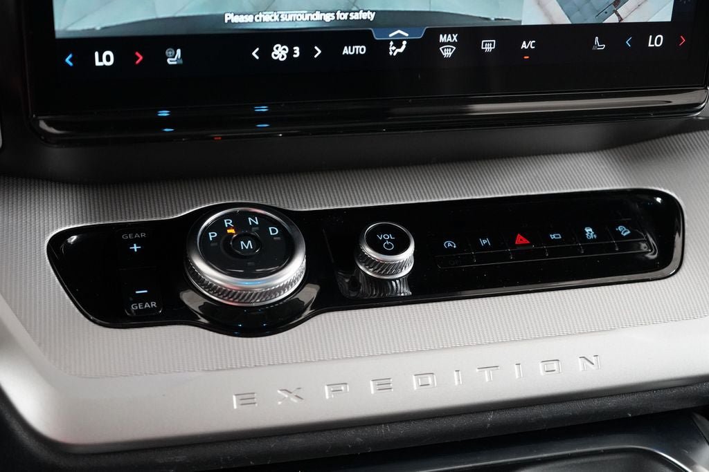 Certified 2025 Ford Expedition Active AWD/4WD image 27