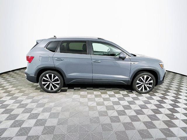 Used 2023 Volkswagen Taos SE AWD/4WD image 8