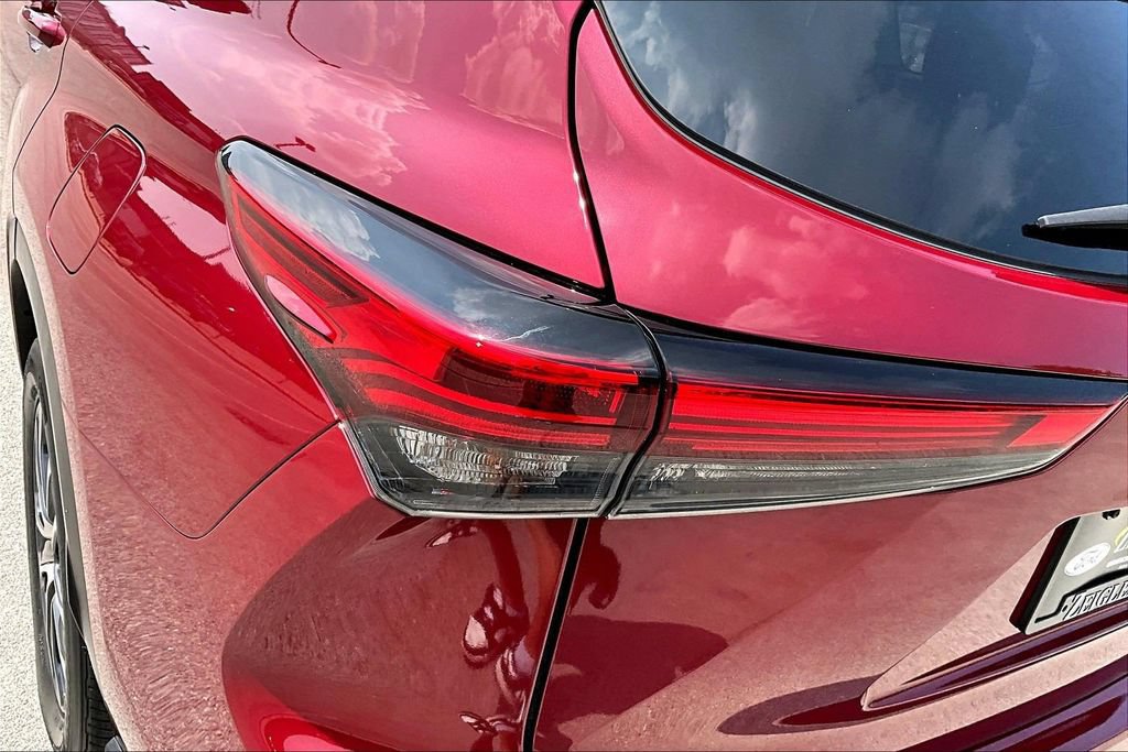 Used 2022 Toyota Highlander XLE FWD image 30