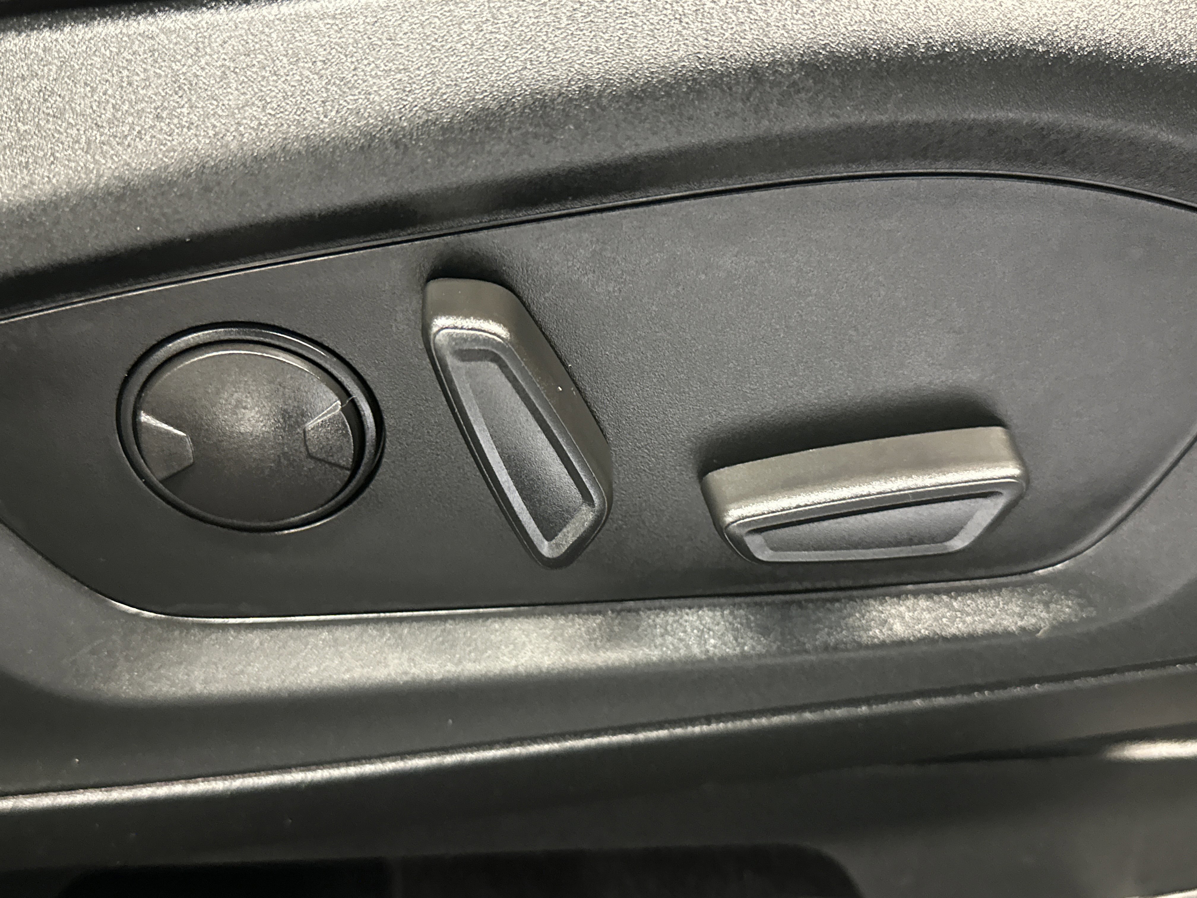 Certified 2022 Ford Explorer XLT w/ Equipment Group 202A image 25