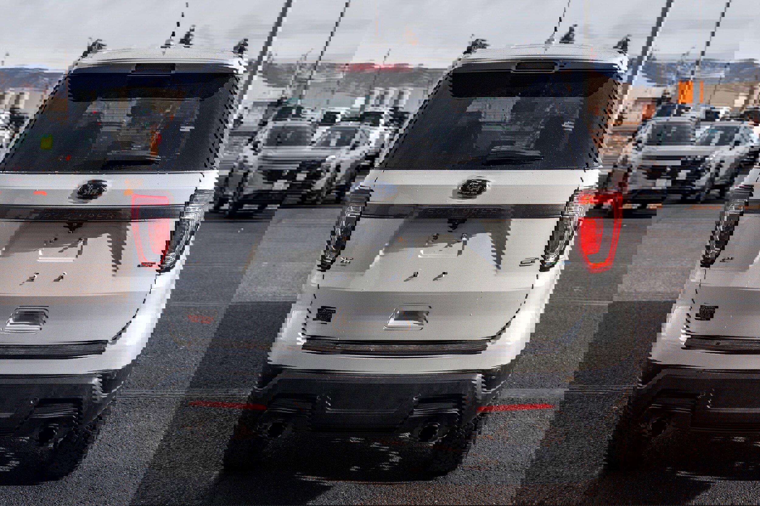 Certified 2018 Ford Explorer XLT w/ Equipment Group 202A image 5