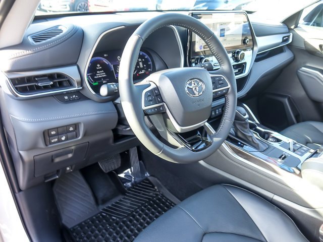 Used 2026 Toyota Highlander Limited AWD/4WD image 11