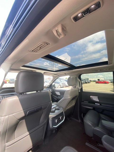 Certified 2025 Ford Expedition Active AWD/4WD image 7