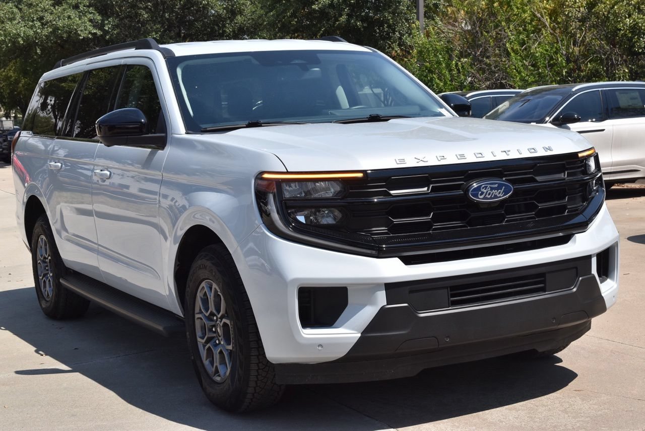 Certified 2025 Ford Expedition Max Active RWD image 4