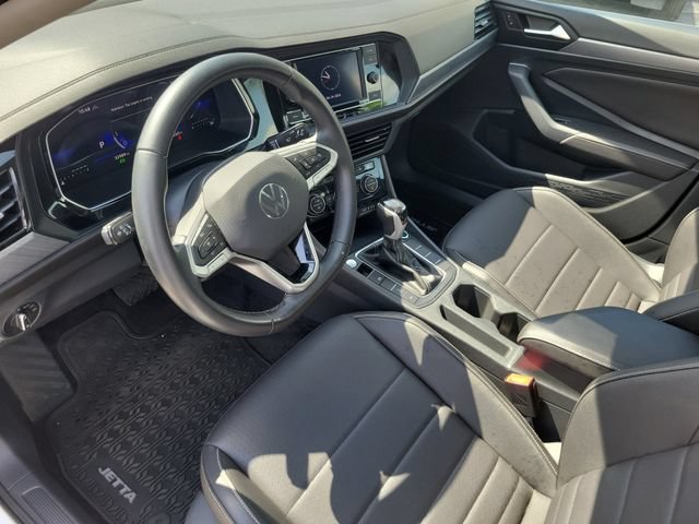 Used 2023 Volkswagen Jetta SE w/ Panoramic Sunroof Package FWD image 16