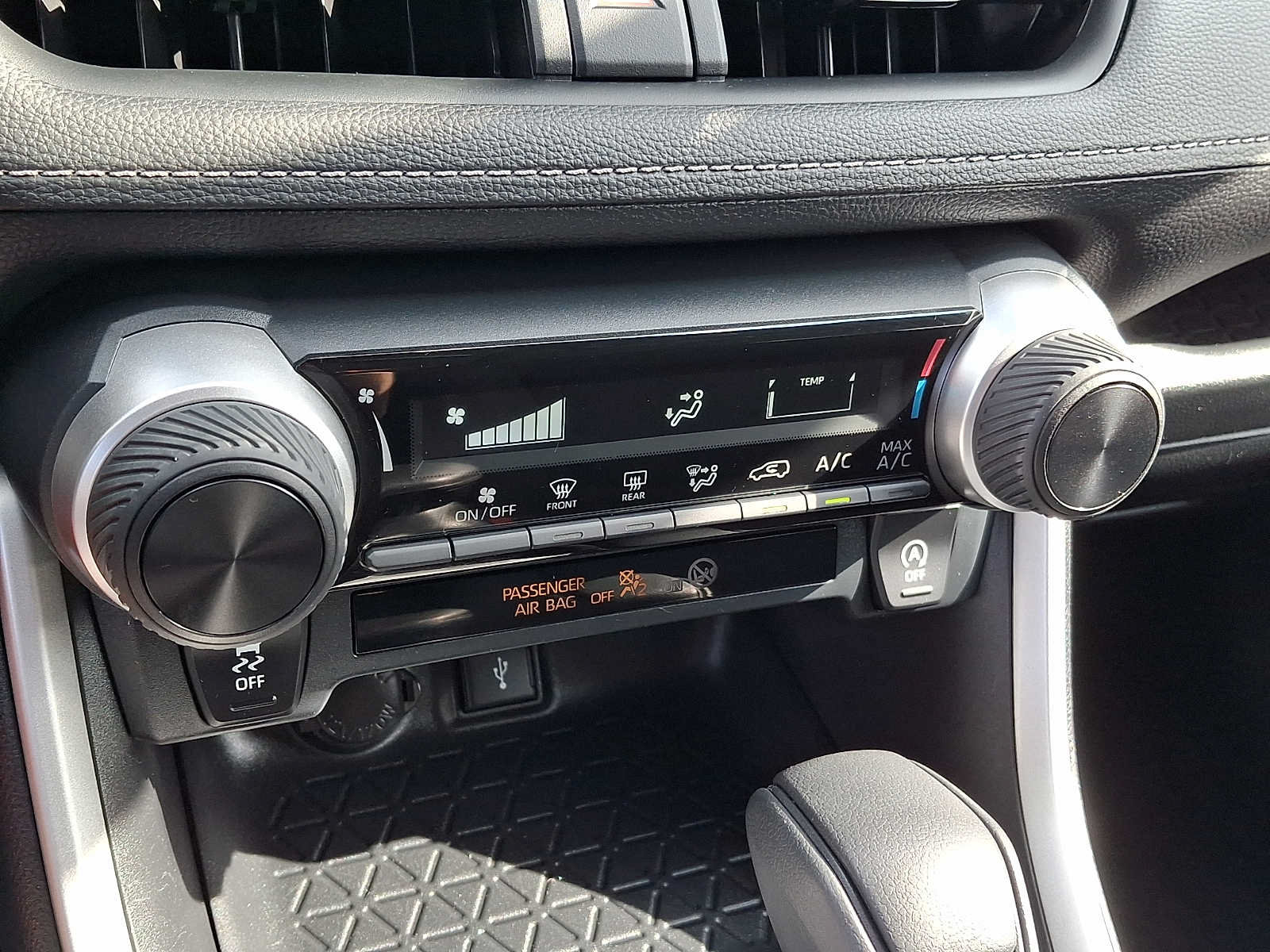 Used 2020 Toyota RAV4 LE w/ All Weather Liner Package AWD/4WD image 15
