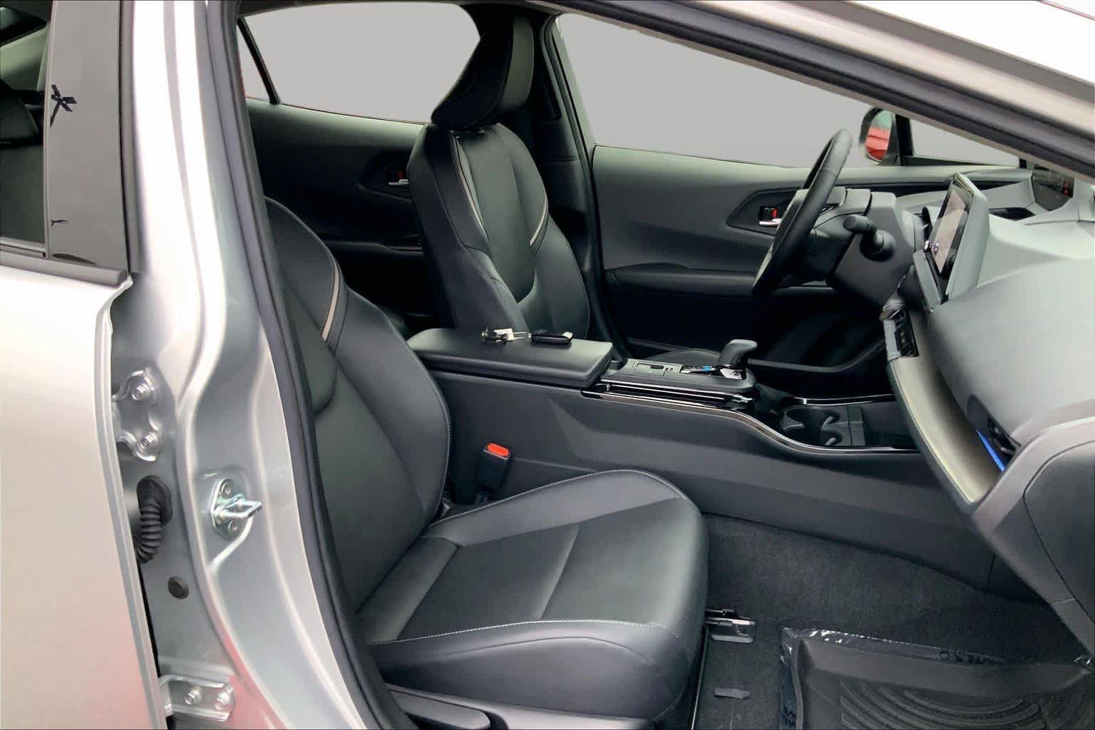 Used 2023 Toyota Prius XLE FWD image 9