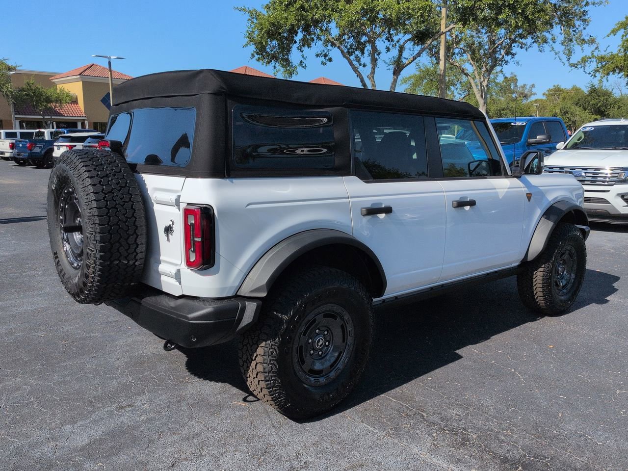 Certified 2025 Ford Bronco Badlands AWD/4WD image 3