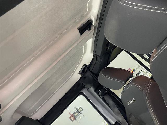 Used 2018 Jeep Wrangler Unlimited Sahara AWD/4WD image 28