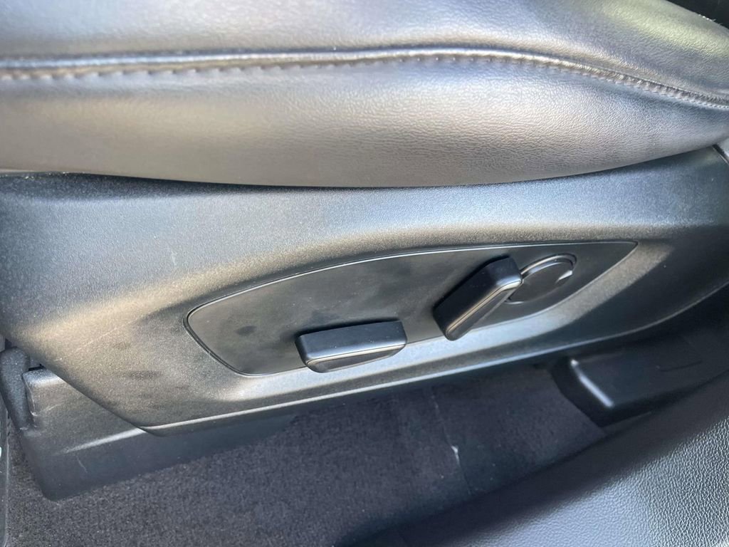 Certified 2022 Ford Explorer XLT w/ Equipment Group 202A image 19