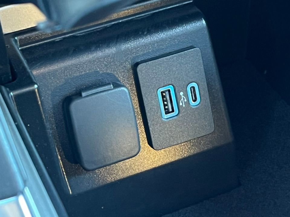 Certified 2023 Ford Explorer Limited w/ Limited Technology Package image 31