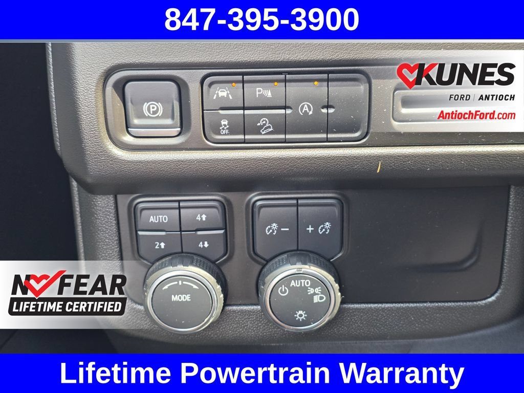 Used 2024 Chevrolet Suburban Premier AWD/4WD image 38