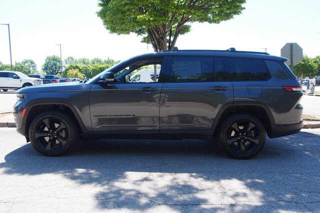 Used 2024 Jeep Grand Cherokee L Limited w/ Black Appearance Package AWD/4WD image 4