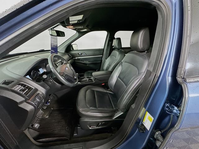 Certified 2018 Ford Explorer XLT w/ Equipment Group 202A FWD image 28