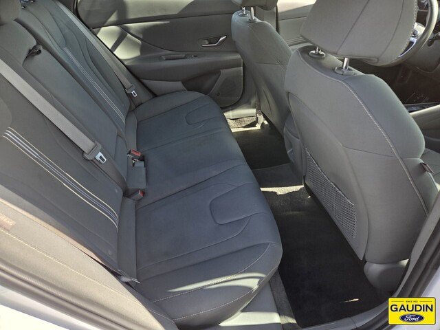 Used 2025 Hyundai Elantra SEL FWD image 15