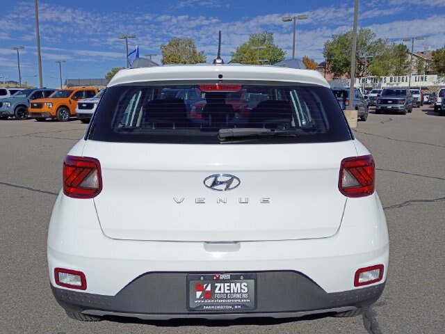 Used 2025 Hyundai Venue SEL FWD image 4