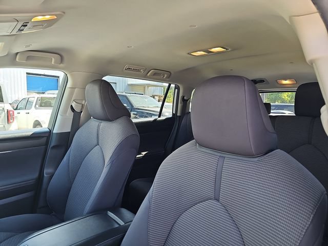 Used 2024 Toyota Highlander LE FWD image 17