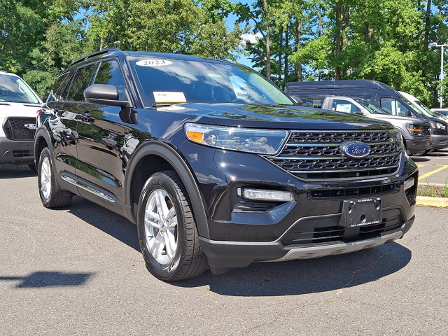 Certified 2023 Ford Explorer XLT w/ Equipment Group 202A AWD/4WD image 2