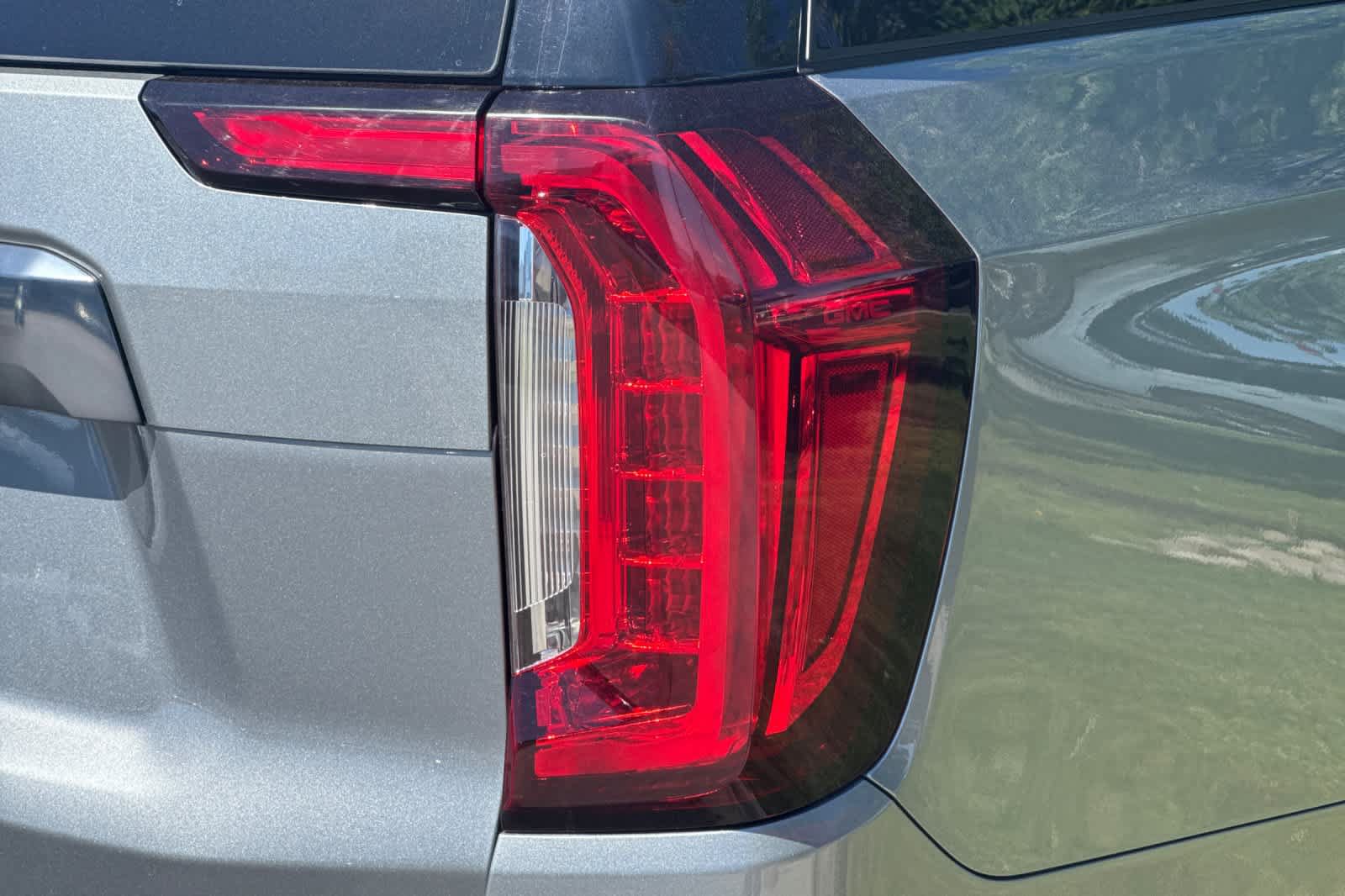 Used 2023 GMC Yukon XL AT4 w/ AT4 Premium Plus Package AWD/4WD image 29